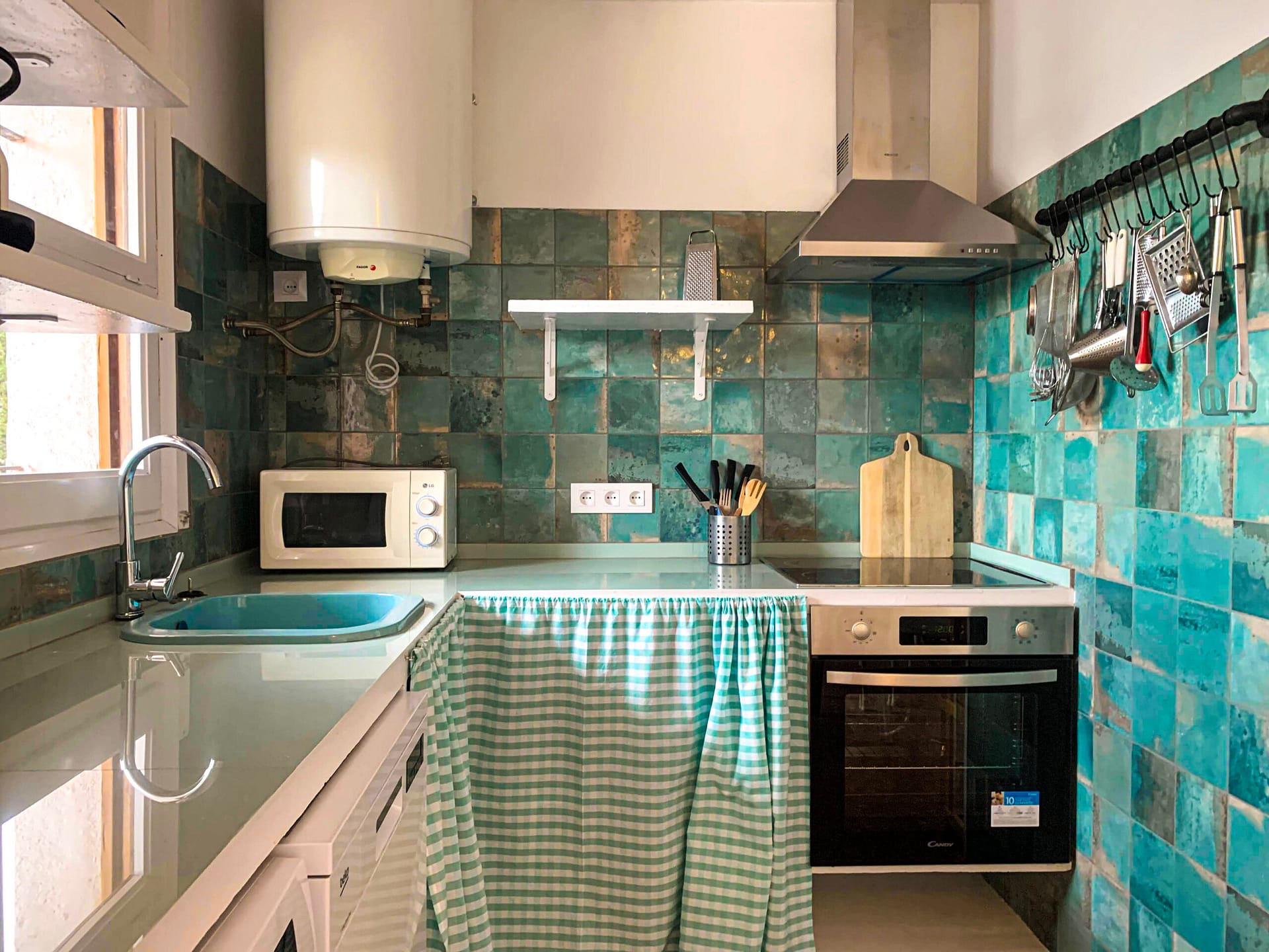 FotografÃas de los apartamentos Casdanna Roses y el entorno en la Costa Brava