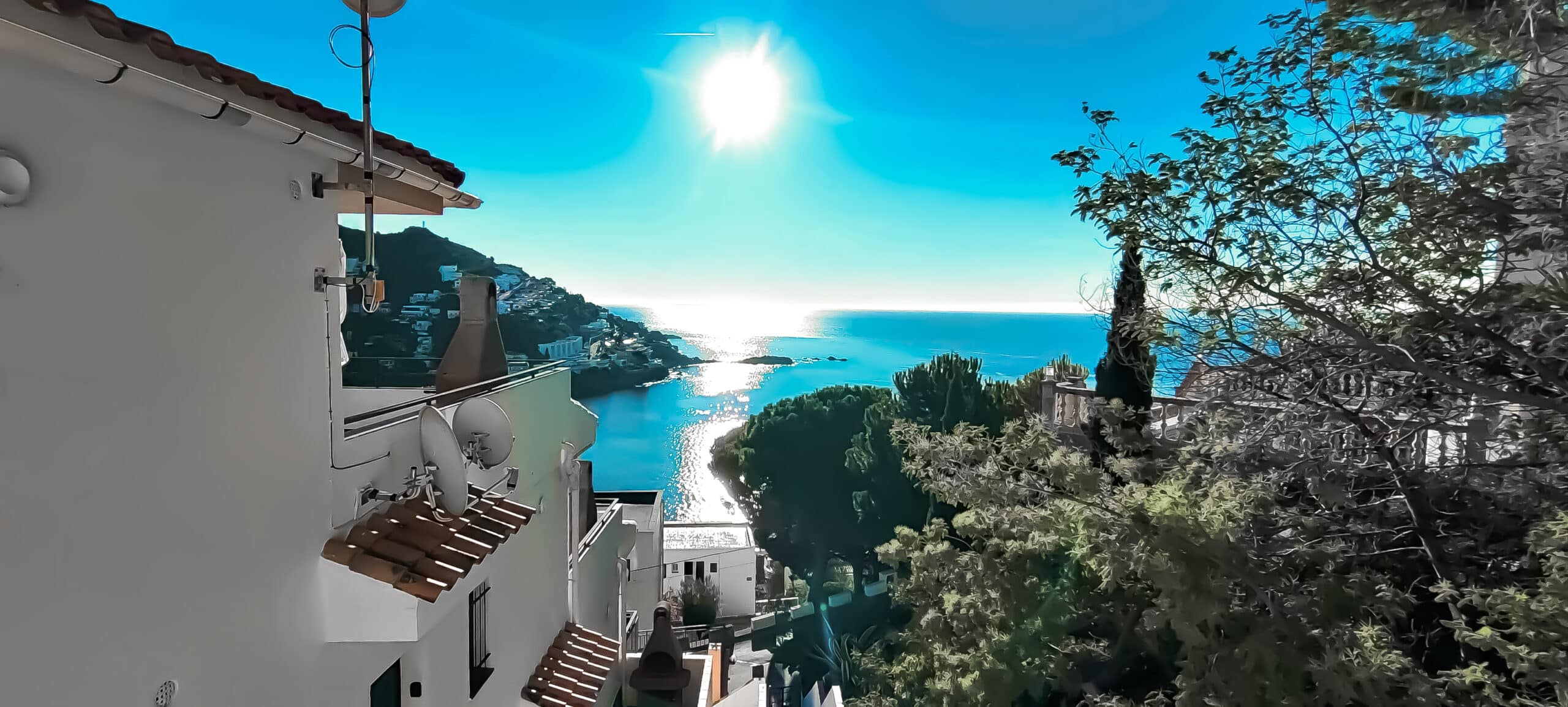 Beachviews from Casdanna Roses Apartments