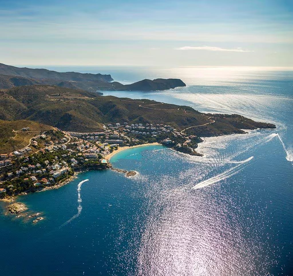 Vista aérea de la bahía de Roses
